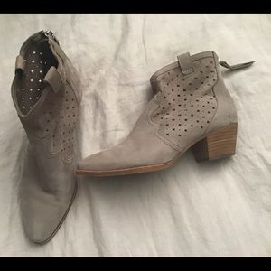 Sam Edelman taupe booties. Size 9
